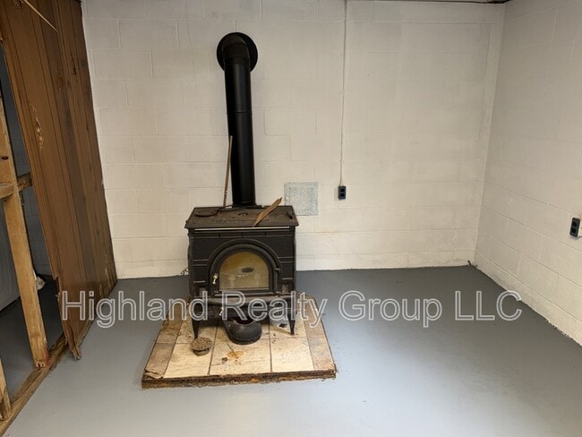 Building Photo - 152 Penn St