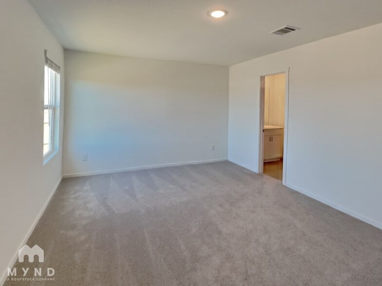 Building Photo - 340 Pacific Waters