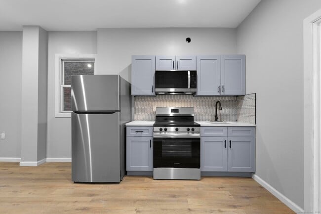 Building Photo - 140 Grand St