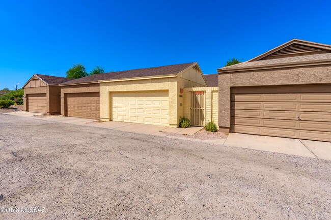 Building Photo - 2549 N Palo Santo Dr