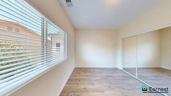 Building Photo - Bright & Stylish 4BR Townhouse with Privat...