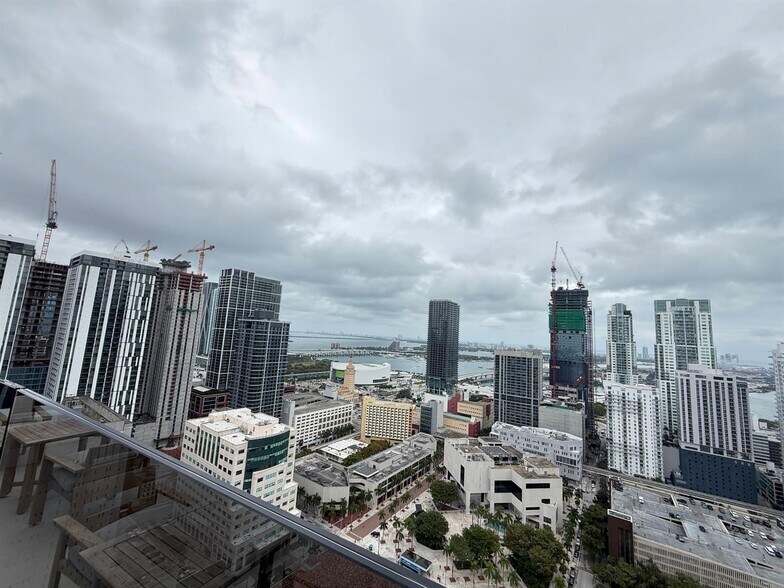 Building Photo - 225 N Miami Ave