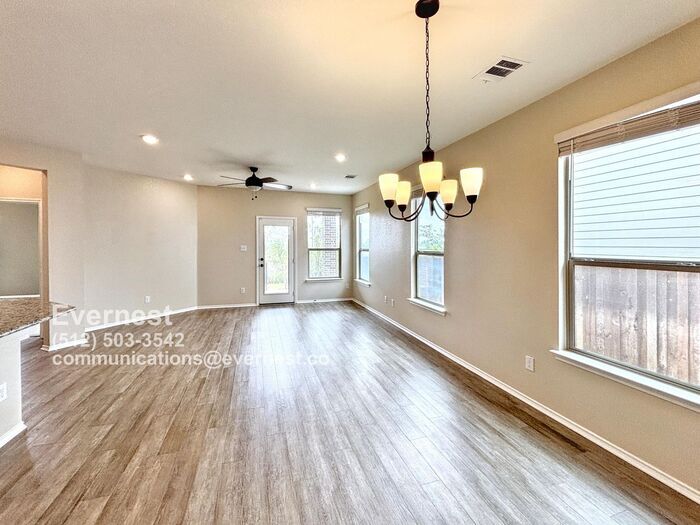 Building Photo - 106 Sweet Autumn Dr