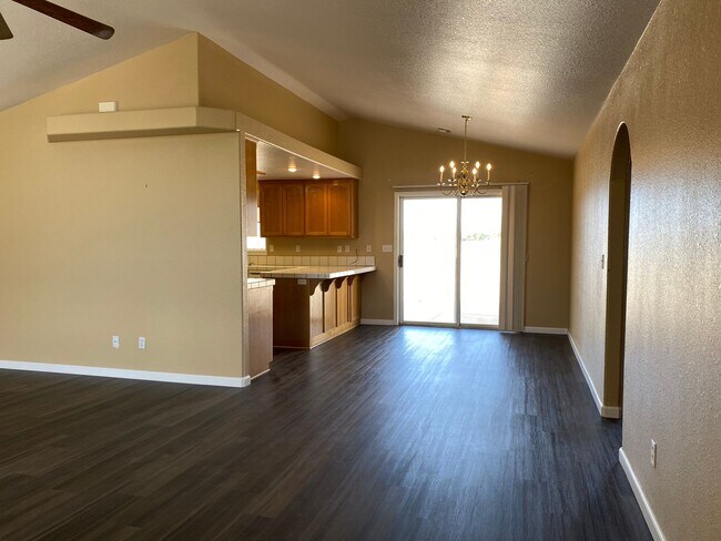 Building Photo - COUNTRY PLACE II U3 - Bluebird Avenue