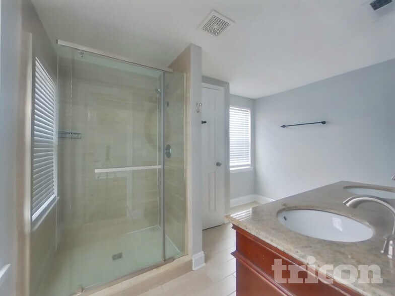 Building Photo - 5150 Wolfe Dr