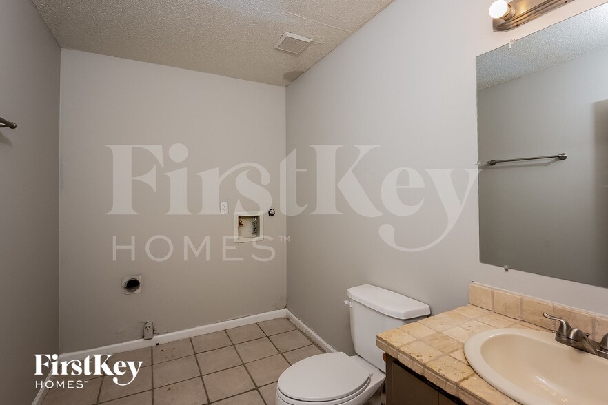 Building Photo - 3104 Cobblestone Dr