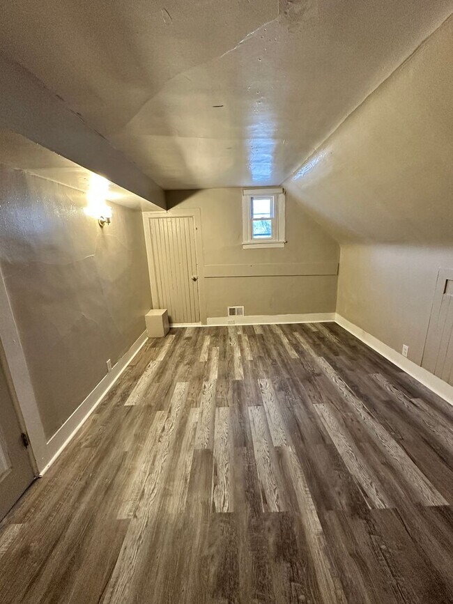 Building Photo - Spacious Single Family Home Ready for Rent in Great Neighborhood