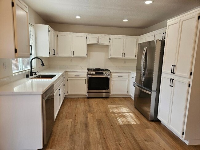 Building Photo - 2112 Carpinteria Dr