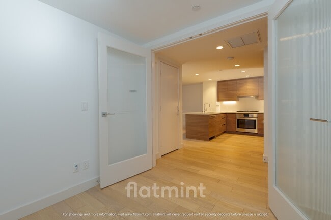 Building Photo - 583 Battery St