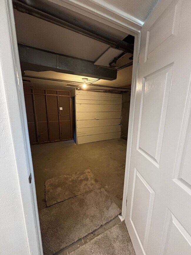 Building Photo - 1117 W 31st St