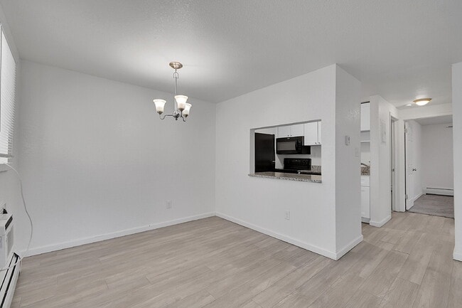 Building Photo - $1,470.95 with $500.00 OFF THE FIRST MONTH'S RENT  - 2 Bedrooms, 1 Bathroom, Condo in Denver with...