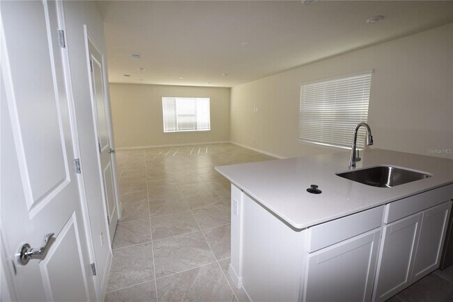 Building Photo - 5048 Holm Oak Dr
