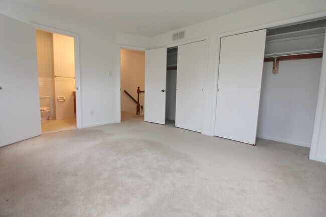 Building Photo - 214 Troon Ct