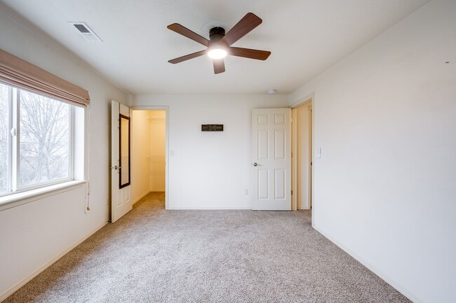 Building Photo - MOVE-IN SPECIAL! Bright & Spacious 4-Bedroom Home in One of Pullman’s Most Desirable Neighborhoods