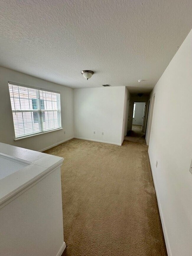 Building Photo - 4 bed 2.5 bath in WINDERMERE TRAILS!
