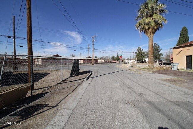 Building Photo - 8903 Old County Dr