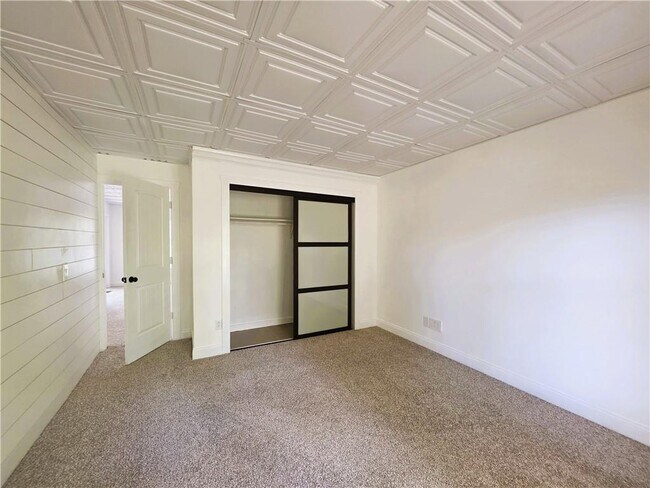 Building Photo - 26 Annette Ln