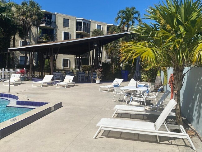 Building Photo - 100 Waterway Dr S