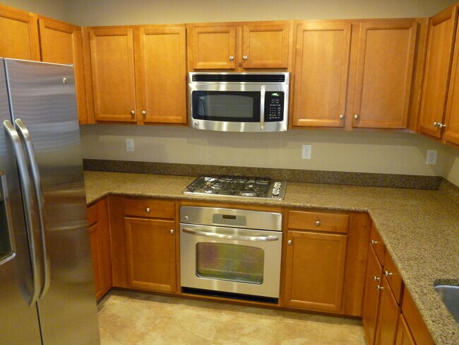 Building Photo - SOUTHERN HIGHLANDS 3 BEDROOM, 3 BATH HOME