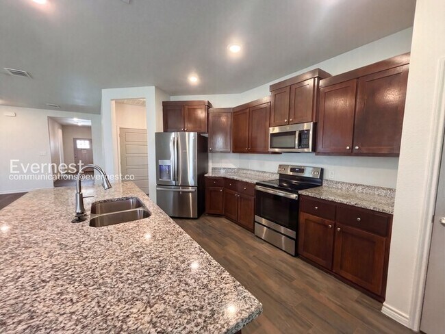 Building Photo - 854 Freedom Cir