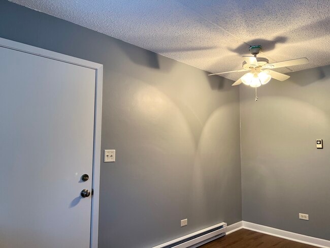 Building Photo - 720 N Briar Hill Ln