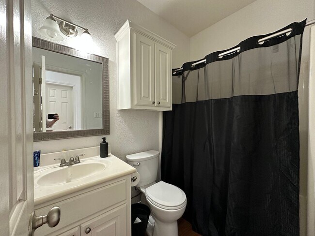 Building Photo - 1900 S 16th St