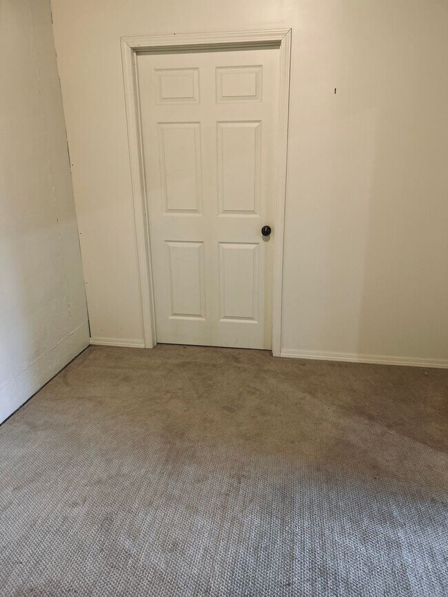 Building Photo - Gorgeous Home Located on Rivercut Golf Cou...