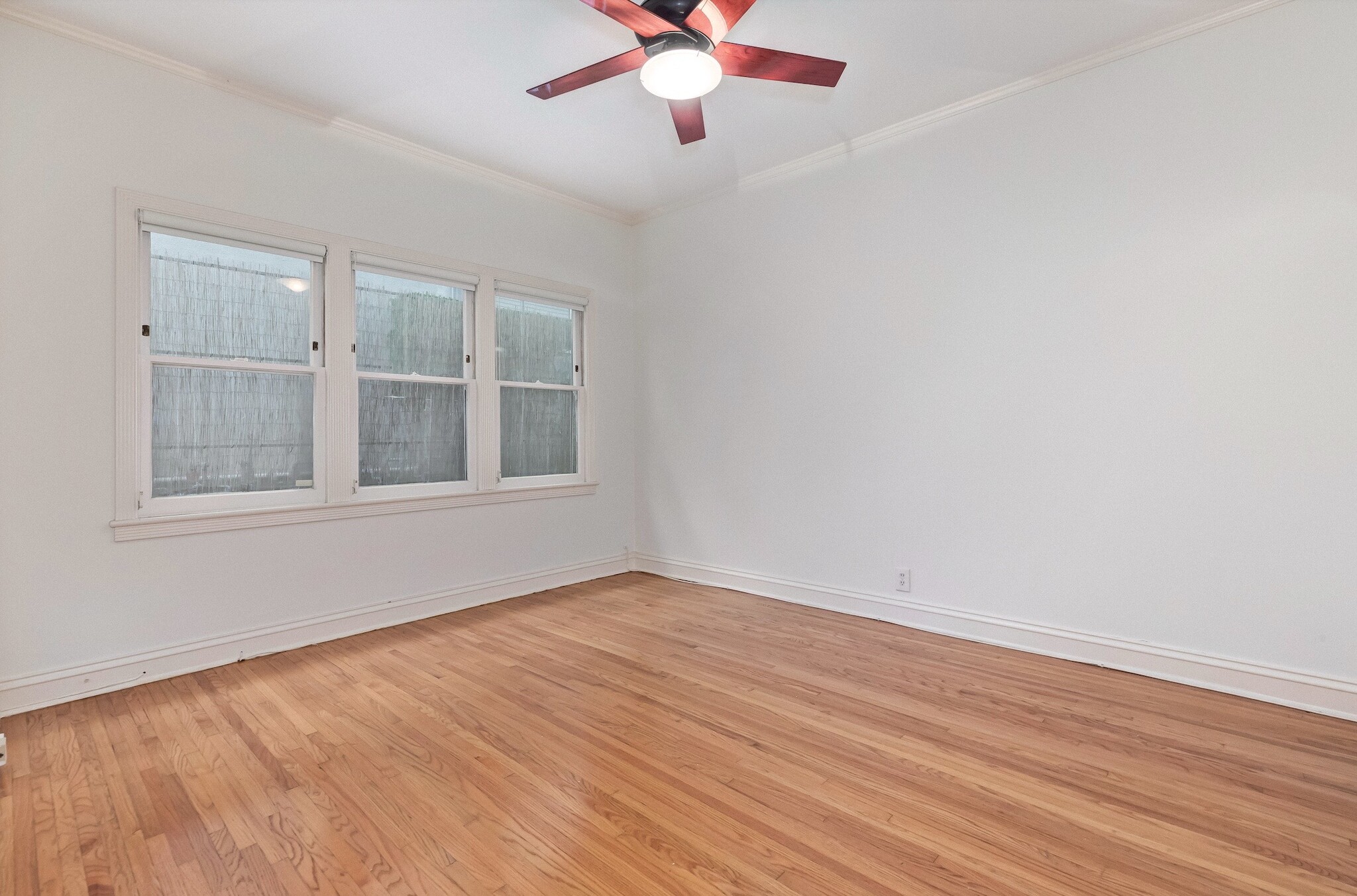 bedroom 1 - 439 S Palm Dr