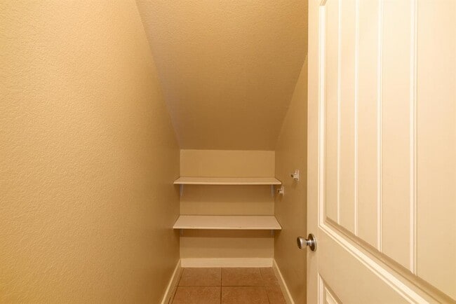 Building Photo - 2102 Laura Ct