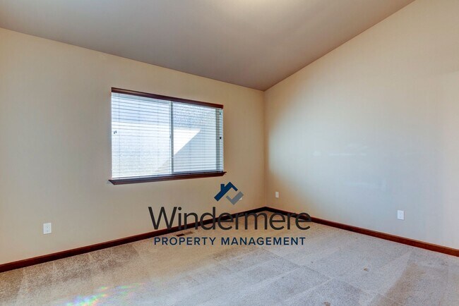 Building Photo - 3 Bedrooms 2 Bath Located In Crosby Commons