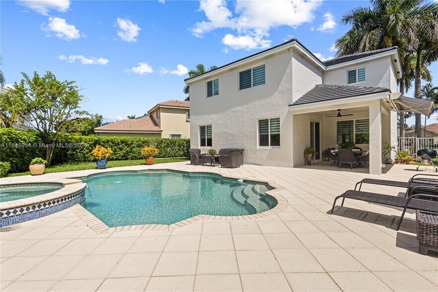 Building Photo - 1515 Winterberry Ln