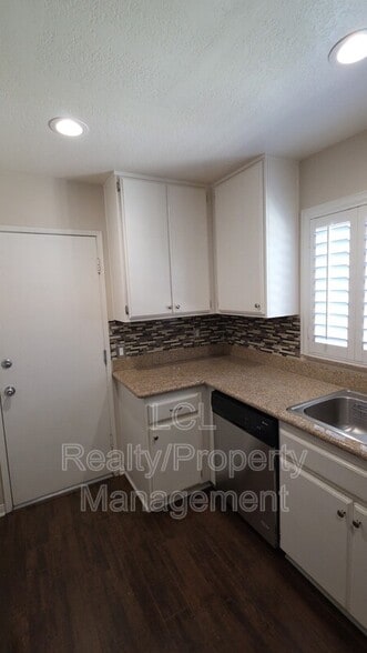 Building Photo - 29940 Evans Rd