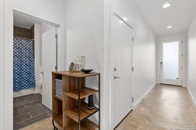 Building Photo - 102 Tendick St