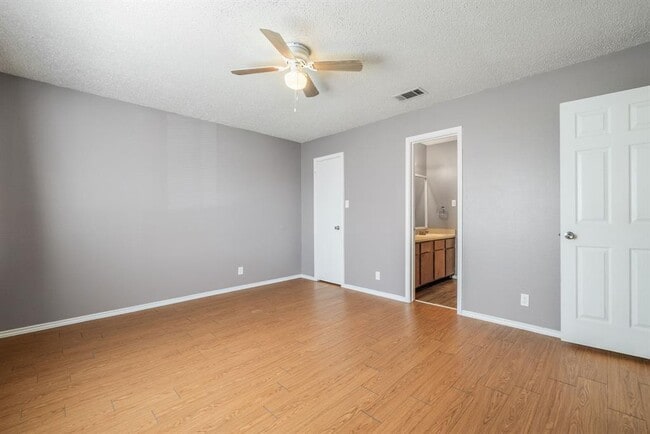 Building Photo - 5807 Spring Meadow Rd