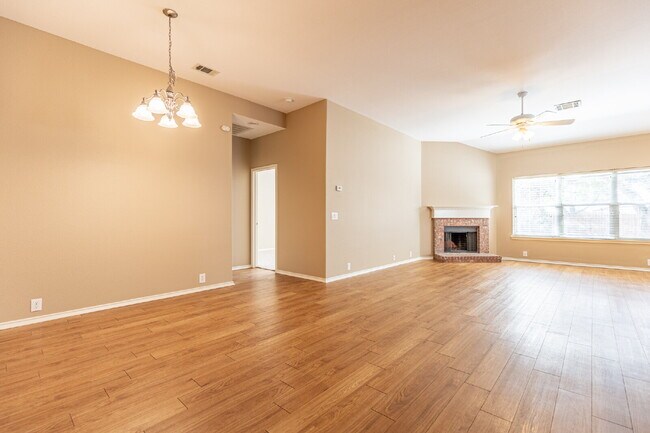 Building Photo - 648 Rooster Run