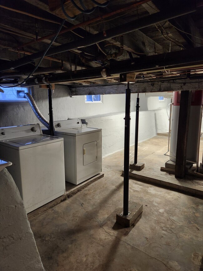 Building Photo - 1444 Main St