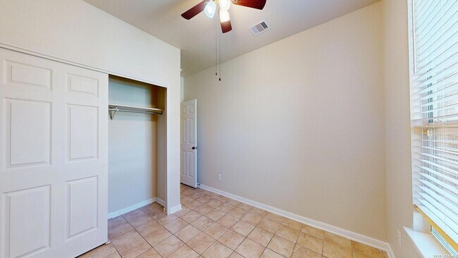 Building Photo - 101 Springtree Cliff