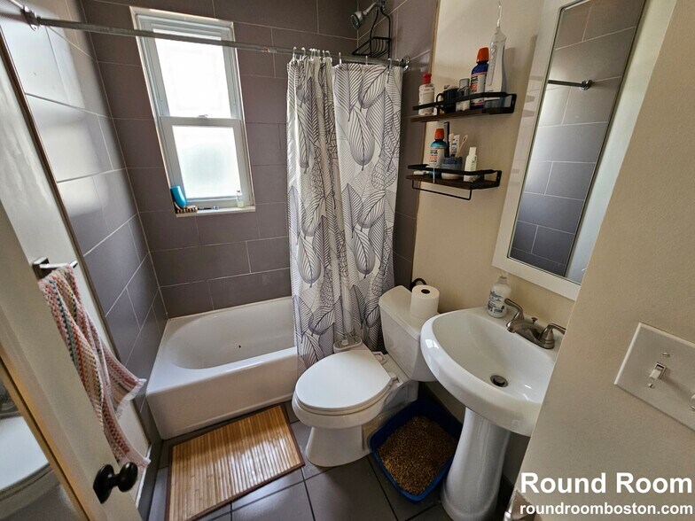 Building Photo - 23 Weitz St