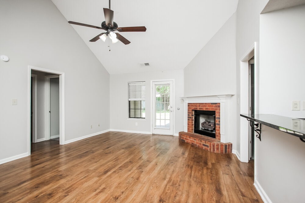 Building Photo - 10824 Ridgefield Dr
