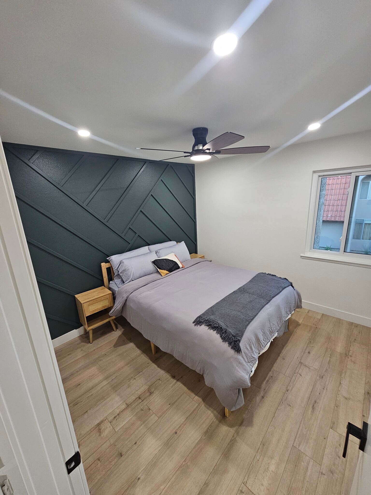 Building Photo - 266 E Via Escuela