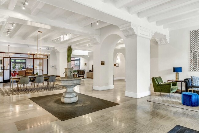 Building Photo - 7301 N Sheridan Rd