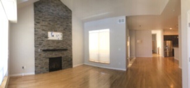 Building Photo - Lovely and Light Open Concept Louisville Home for Lease!