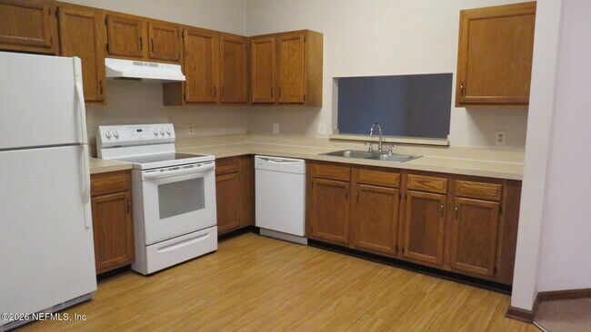 Building Photo - 1878 Shadow Ridge Trail