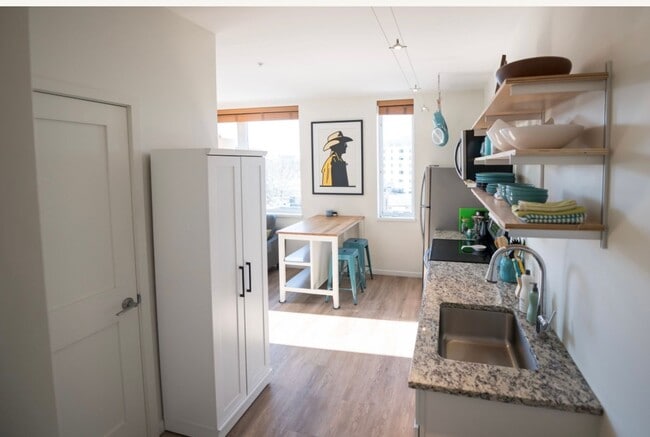 Building Photo - 1BR/1BA Furnished Condo Available Now!!! Great Portland Location!!!