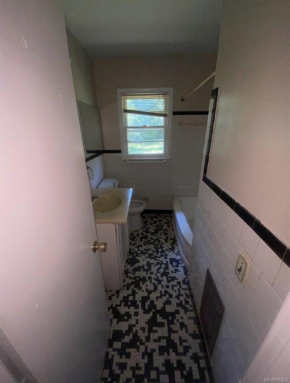 Building Photo - 2454 Spruce Curve