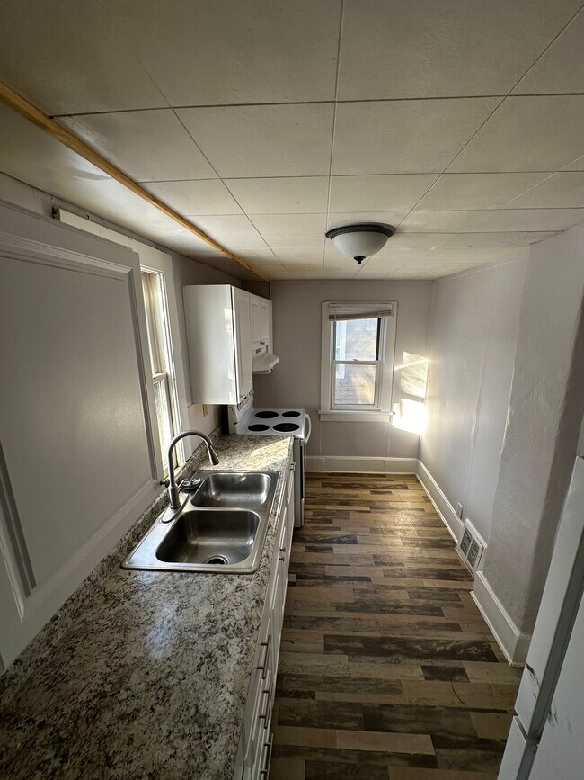 Building Photo - 305 S Western Ave