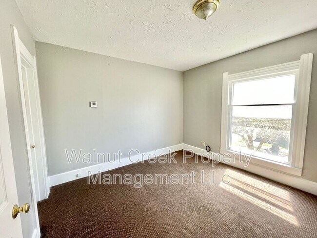 Building Photo - 229 Gates Ave