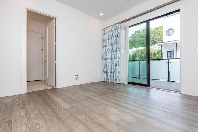 Building Photo - Welcome To The Sophia - Your Perfect Retreat in Historic Druid Hills!