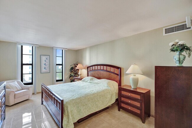 Building Photo - 1000 S Ocean Blvd