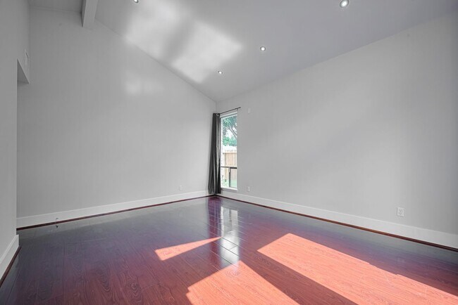 Building Photo - 1014 Fleetwood Pl Dr